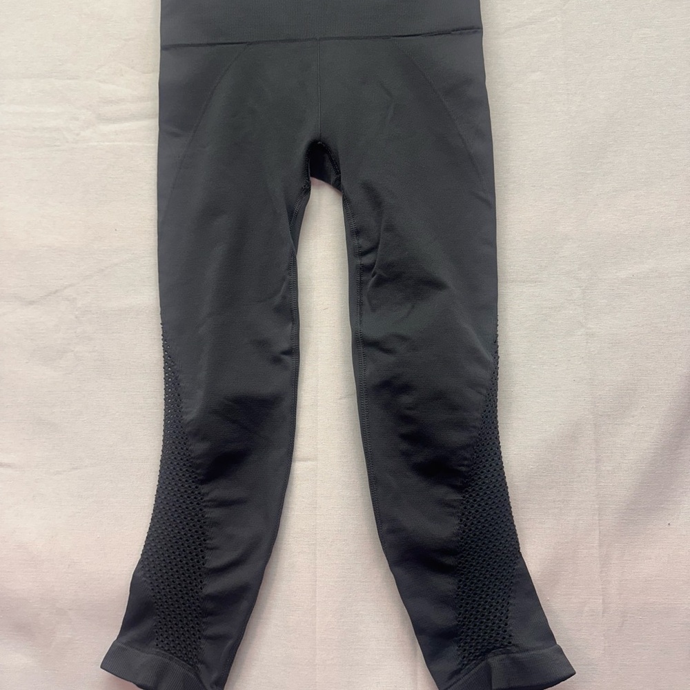 Athleta Breakthrough Laser Cut Gray Leggings‎ size xs